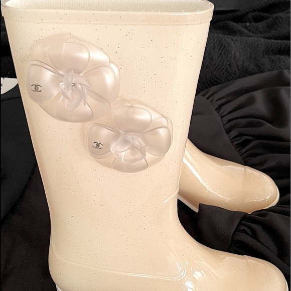 CHANEL rain boots - Picture 1 of 15